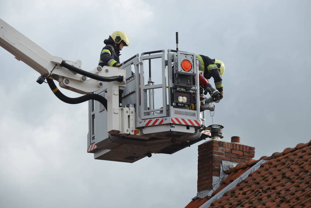 Schoorsteenbrand snel onder controle