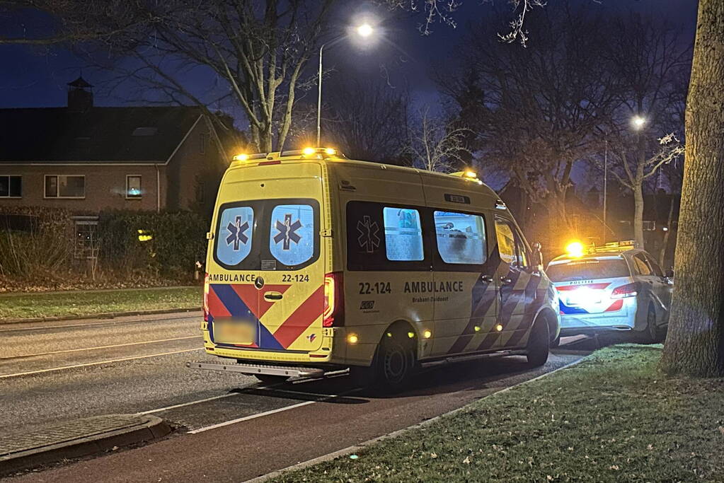 Carnavalsvierder ten val met de fiets