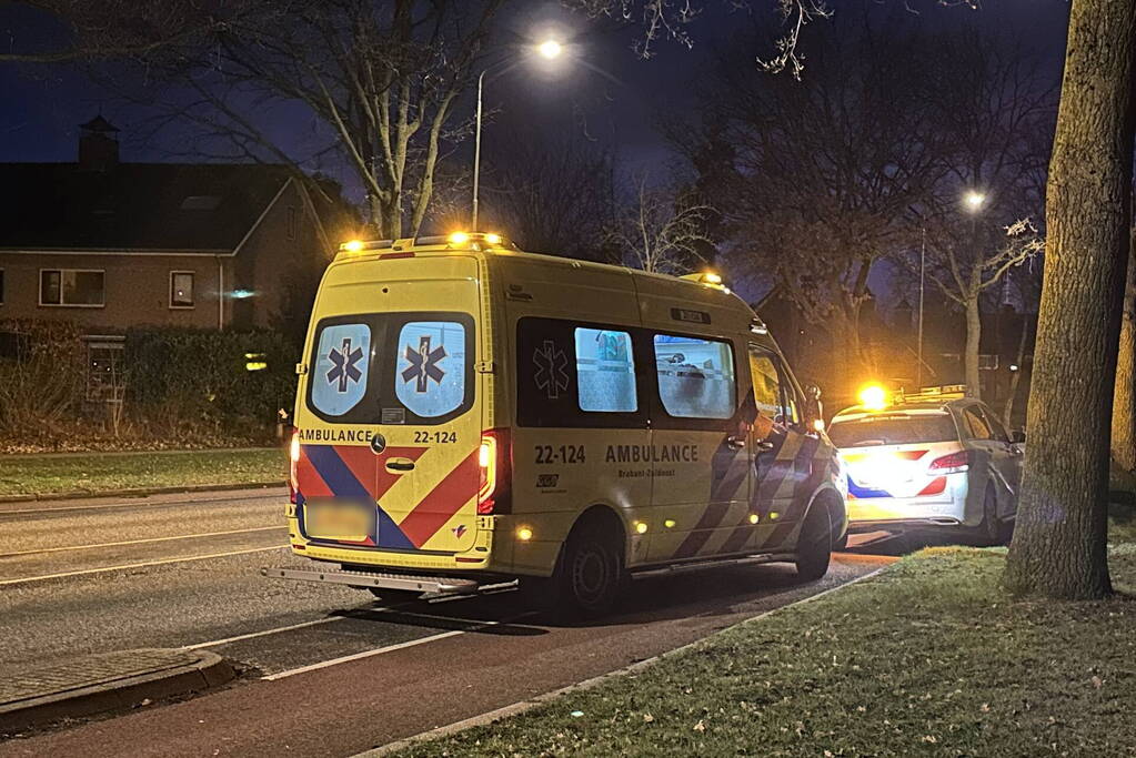 Carnavalsvierder ten val met de fiets