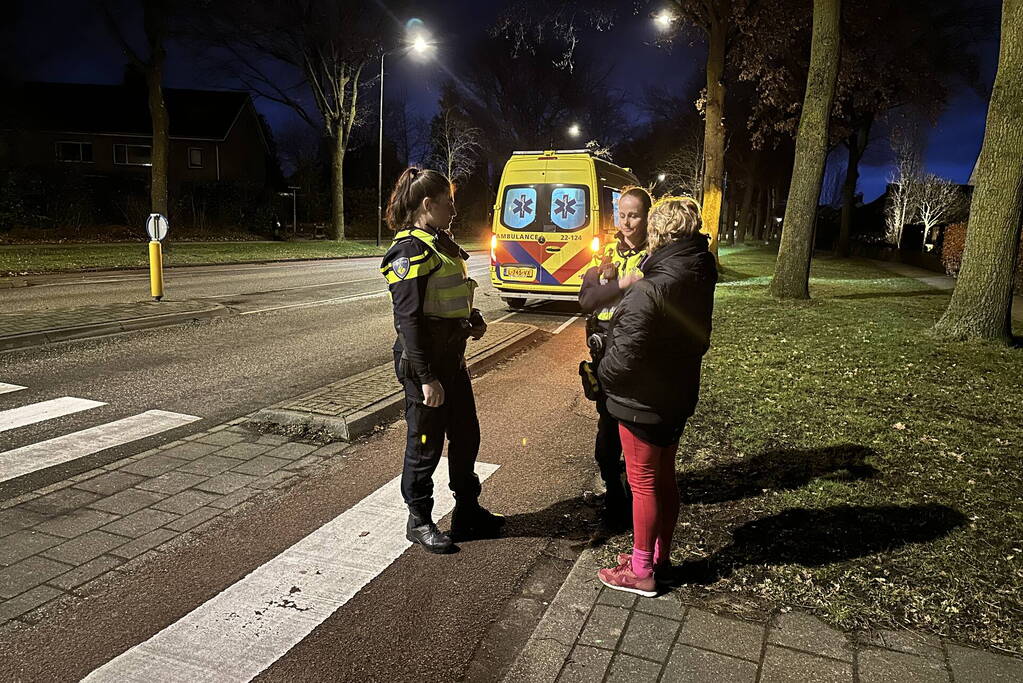 Carnavalsvierder ten val met de fiets