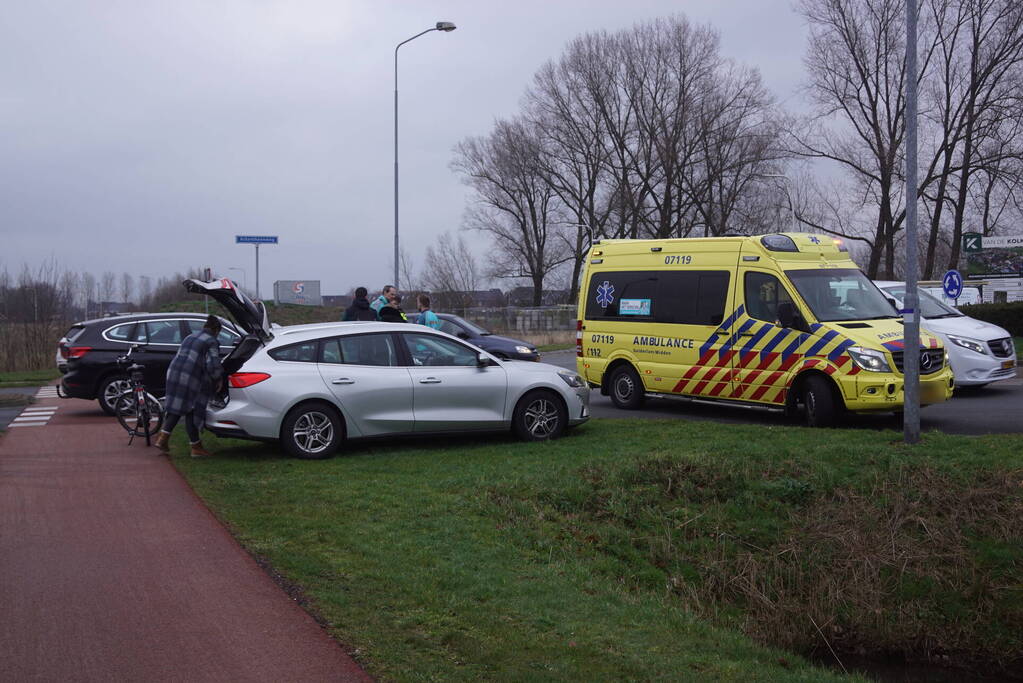 Twee opzittenden van scooter gewond bij aanrijding met auto