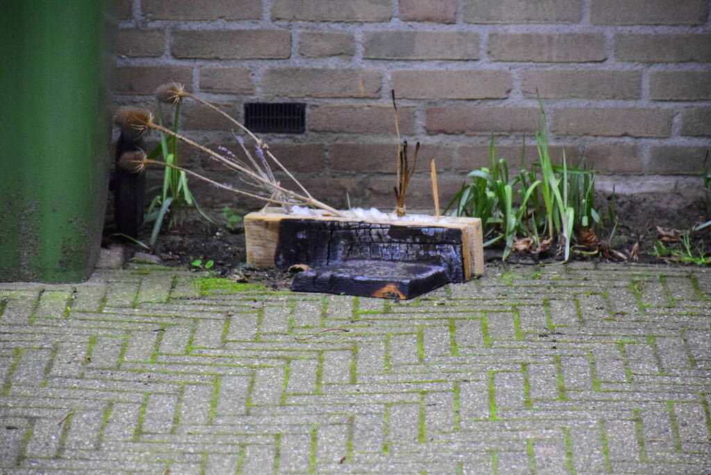 Kaars zorgt voor brand in woning