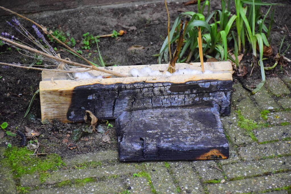 Kaars zorgt voor brand in woning