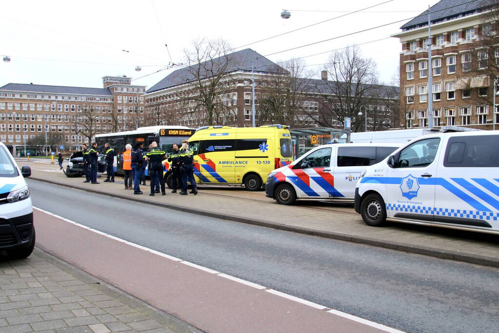 Gewonde bij botsing tussen auto en lijnbus