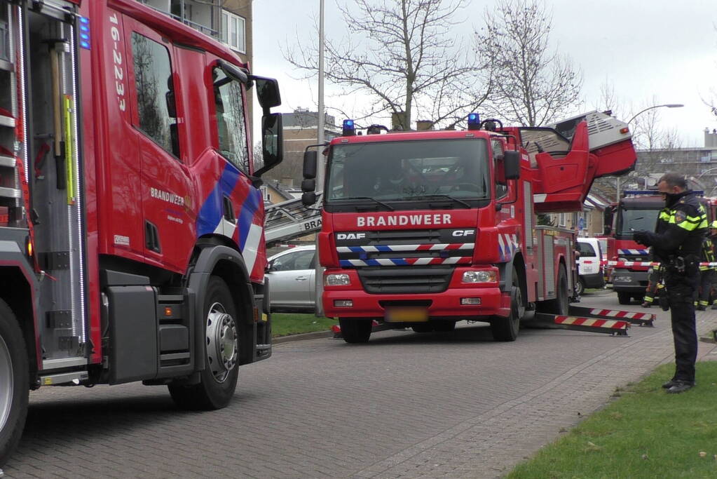 Gevel flatwoning ontzet door explosie
