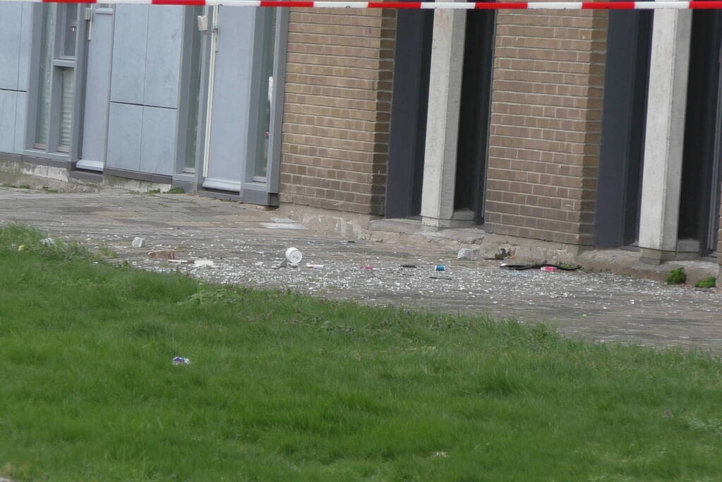 Gevel flatwoning ontzet door explosie