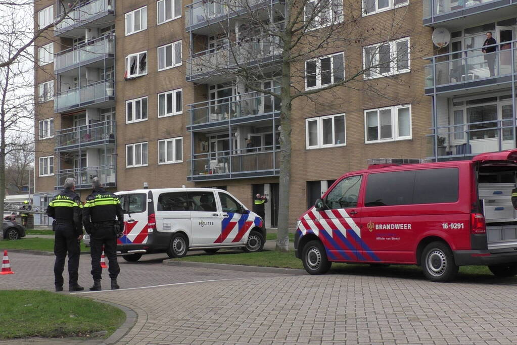 Gevel flatwoning ontzet door explosie