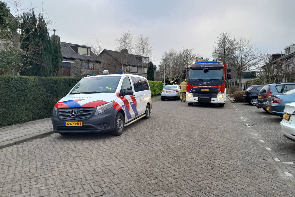 Brandweer verricht onderzoek naar gaslucht