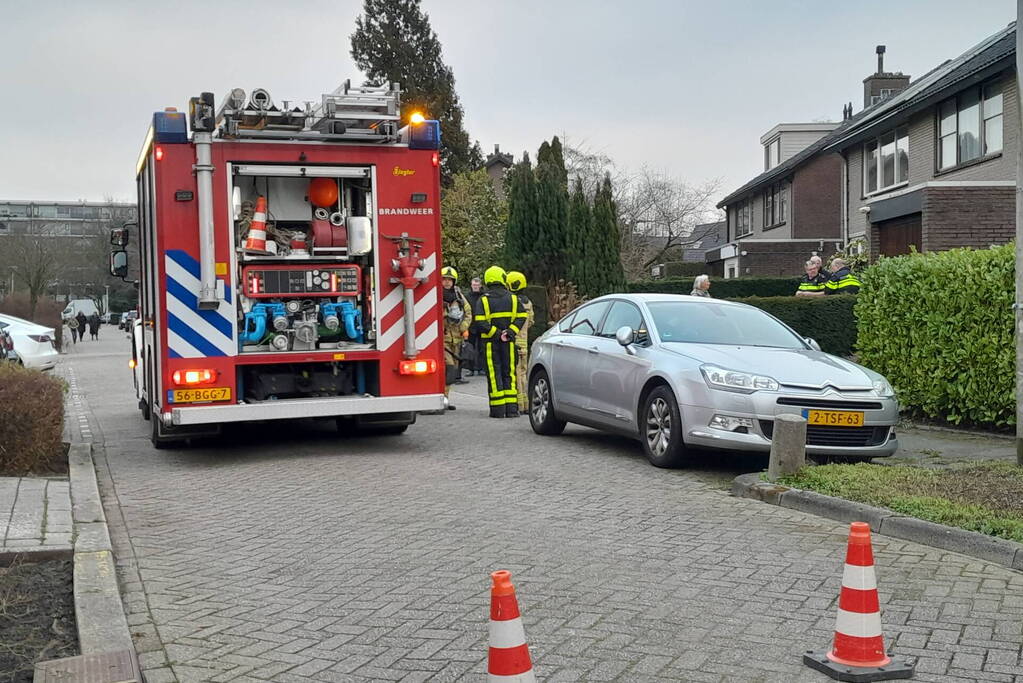 Brandweer verricht onderzoek naar gaslucht