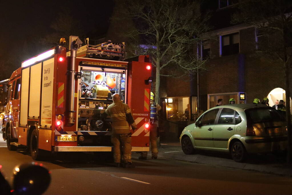 Woningbrand snel onder controle, mogelijk veroorzaakt door lichtkogel