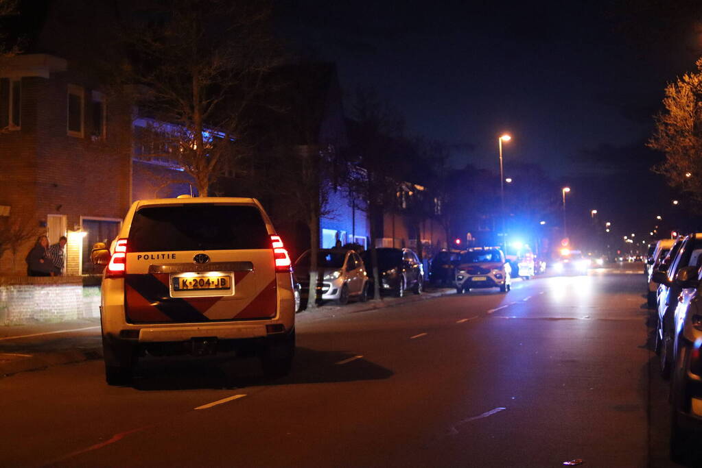 Woningbrand snel onder controle, mogelijk veroorzaakt door lichtkogel