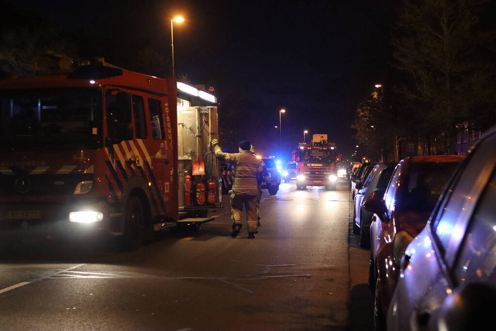 Woningbrand snel onder controle, mogelijk veroorzaakt door lichtkogel