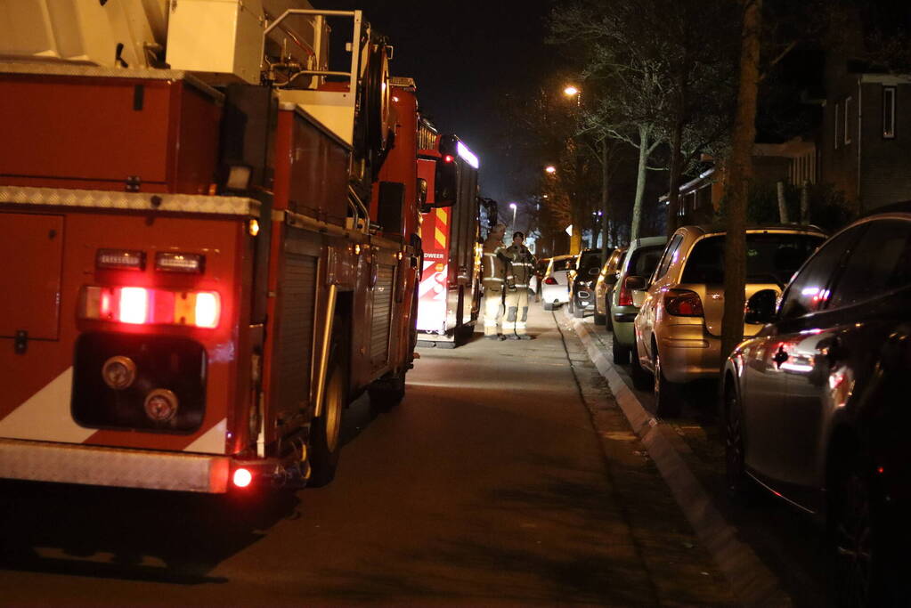 Woningbrand snel onder controle, mogelijk veroorzaakt door lichtkogel