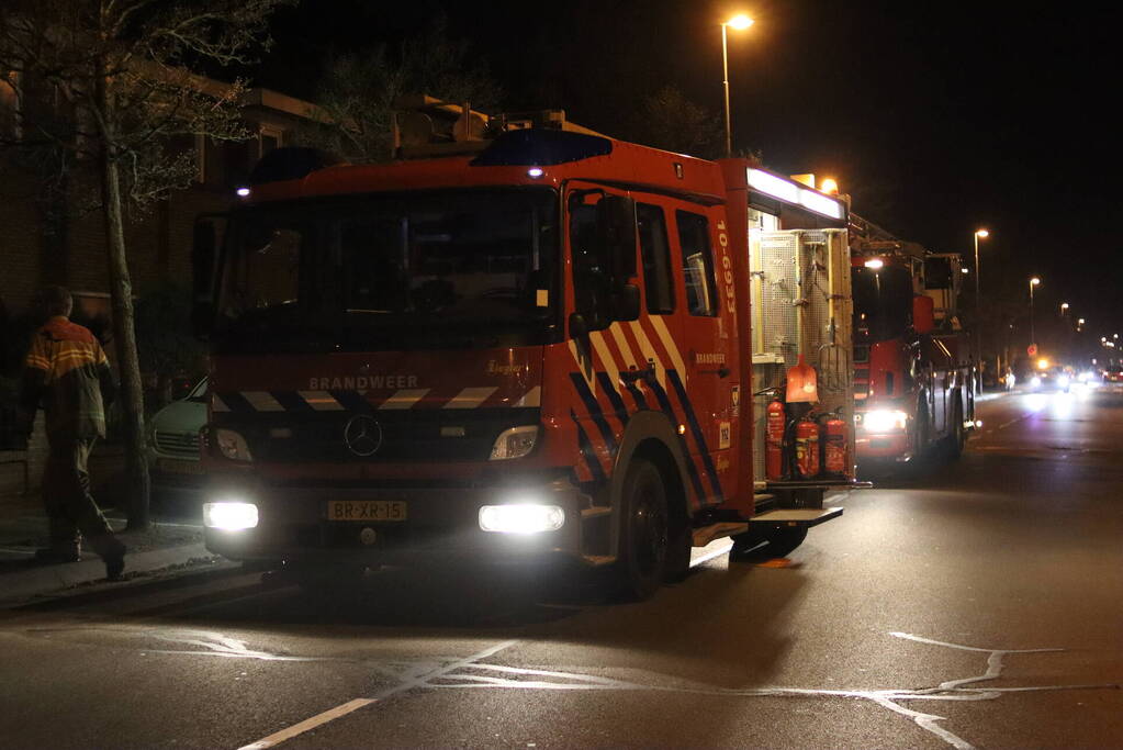 Woningbrand snel onder controle, mogelijk veroorzaakt door lichtkogel