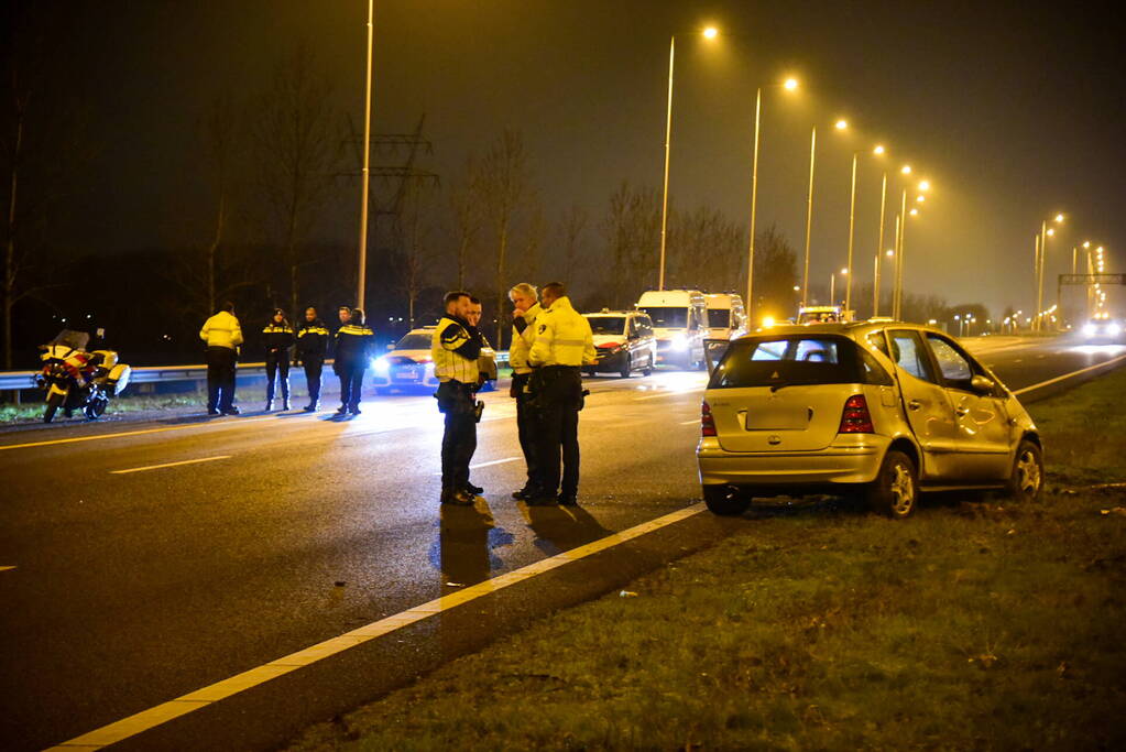 Politieagent schiet op voertuig op snelweg