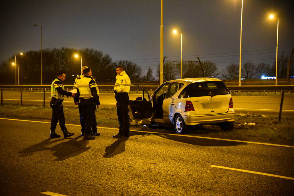 Politieagent schiet op voertuig op snelweg