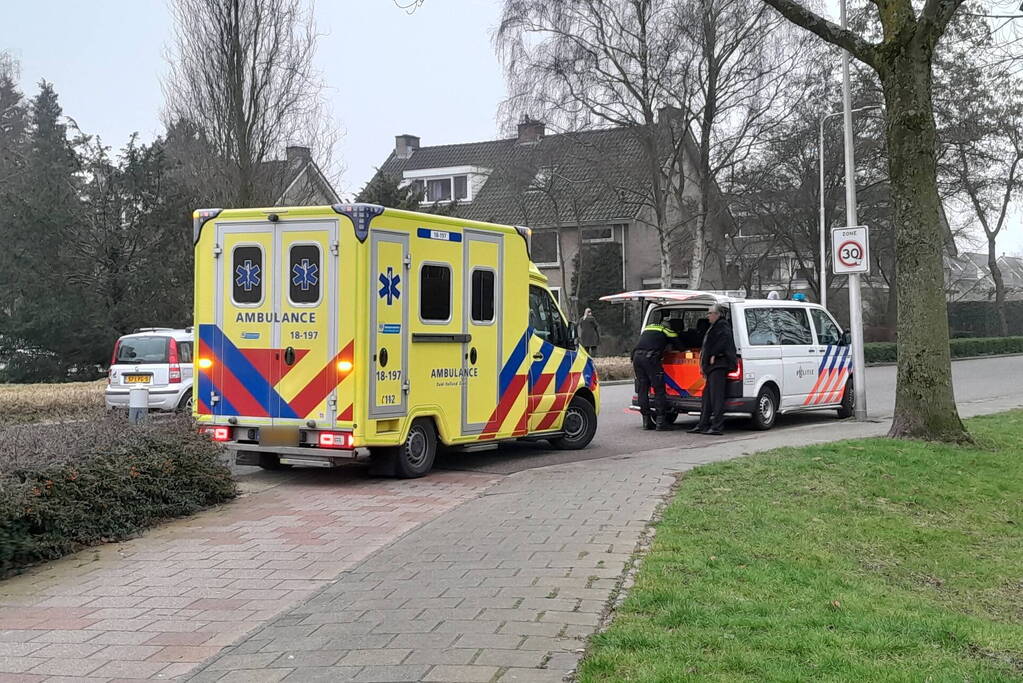 Flinke schade bij botsing tussen taxi en auto