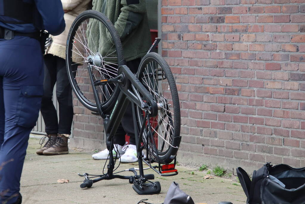 Twee aanhoudingen na aantreffen gestolen fiets