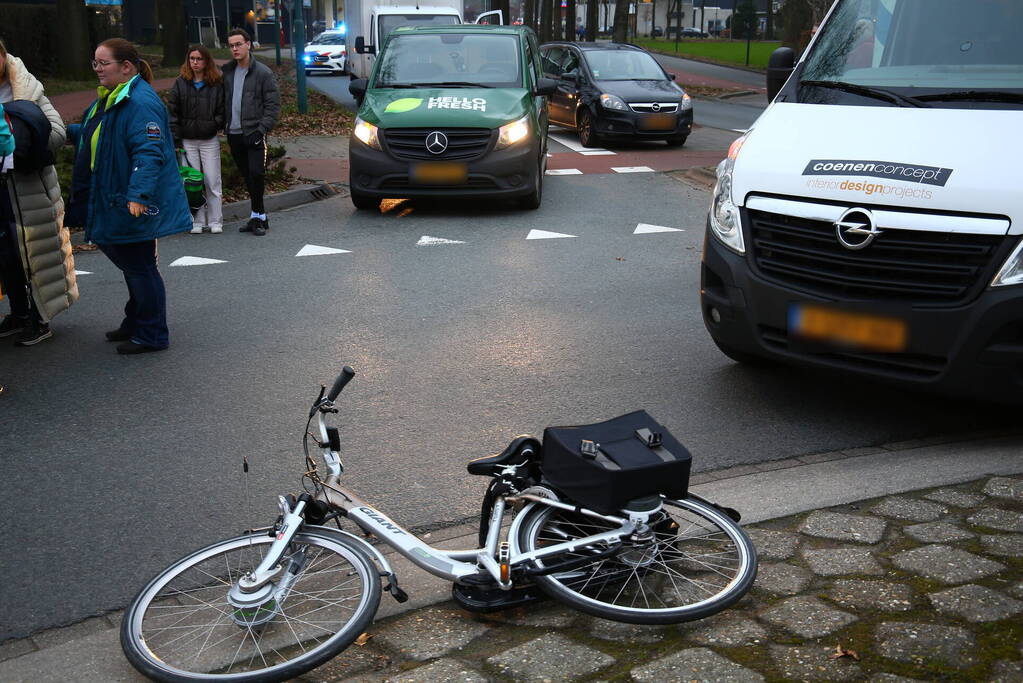 Fietser gewond bij botsing met bestelbus