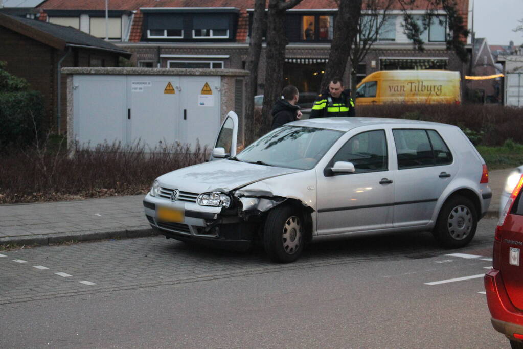Twee auto's beschadigd bij ongeval, bestuurder onder invloed