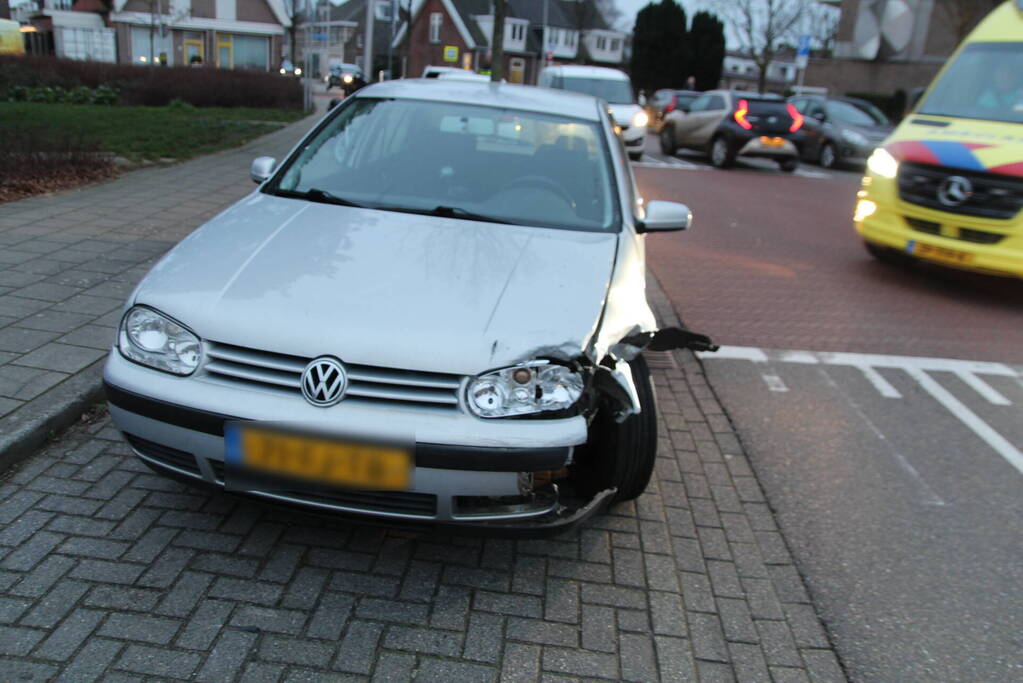 Twee auto's beschadigd bij ongeval, bestuurder onder invloed