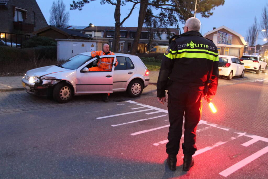 Twee auto's beschadigd bij ongeval, bestuurder onder invloed
