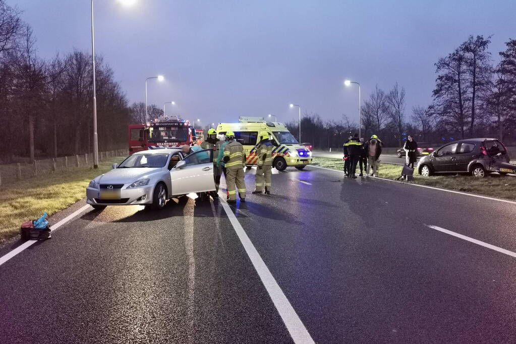 Flinke ravage na ongeval met drie voertuigen