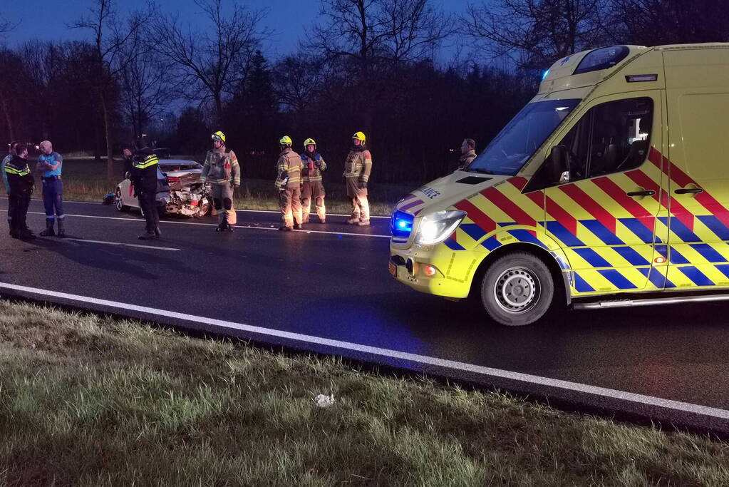 Flinke ravage na ongeval met drie voertuigen