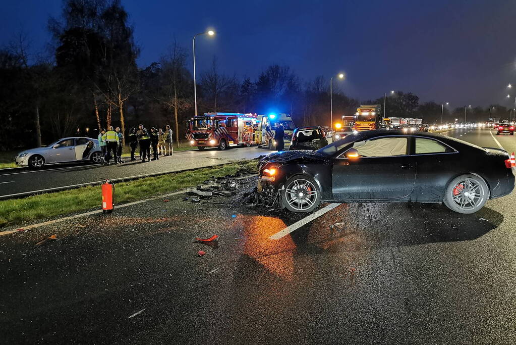 Flinke ravage na ongeval met drie voertuigen