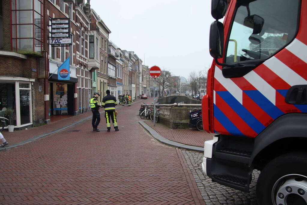Brandweer breekt deur open voor gaslekkage