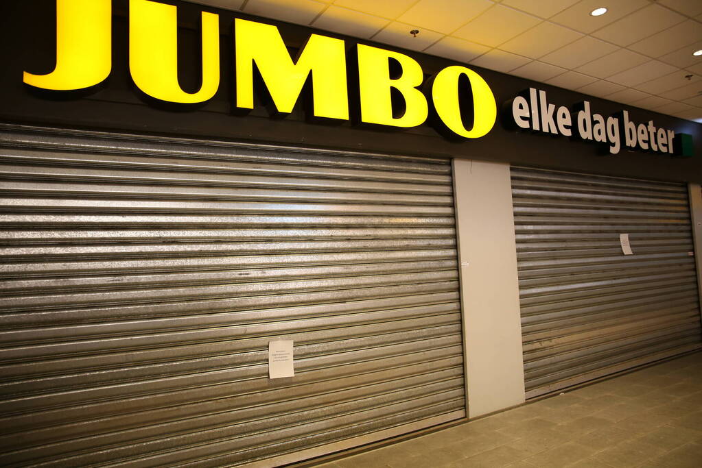 Hoofdleiding gesprongen in Jumbo supermarkt