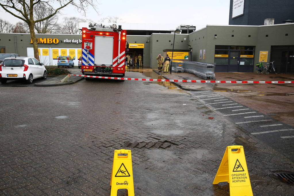 Hoofdleiding gesprongen in Jumbo supermarkt