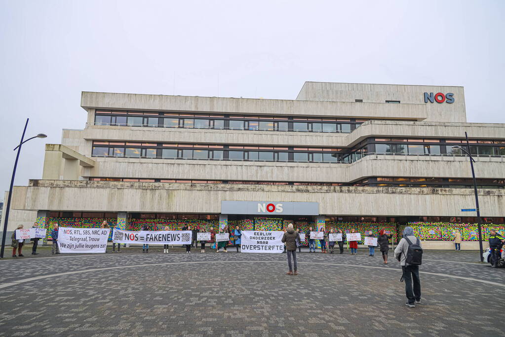 NOS pand beplakt met memo-papiertje