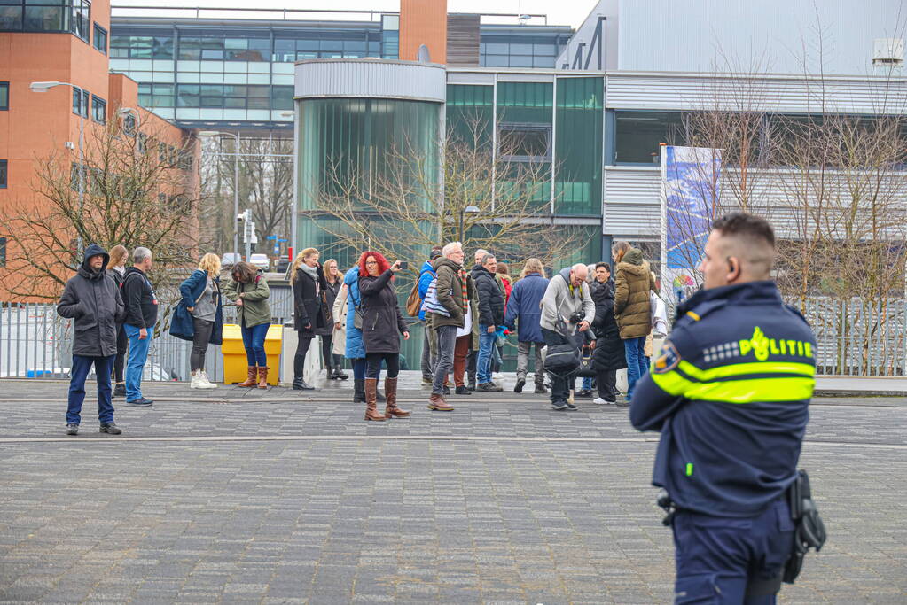 NOS pand beplakt met memo-papiertje