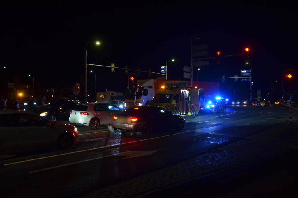 Fietser aangereden bij verkeerslichten