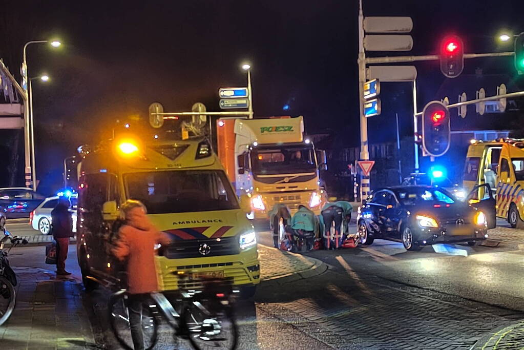Fietser aangereden bij verkeerslichten