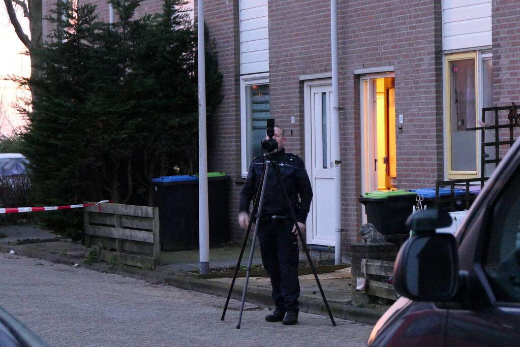 Explosie beschadigt gevel van woning