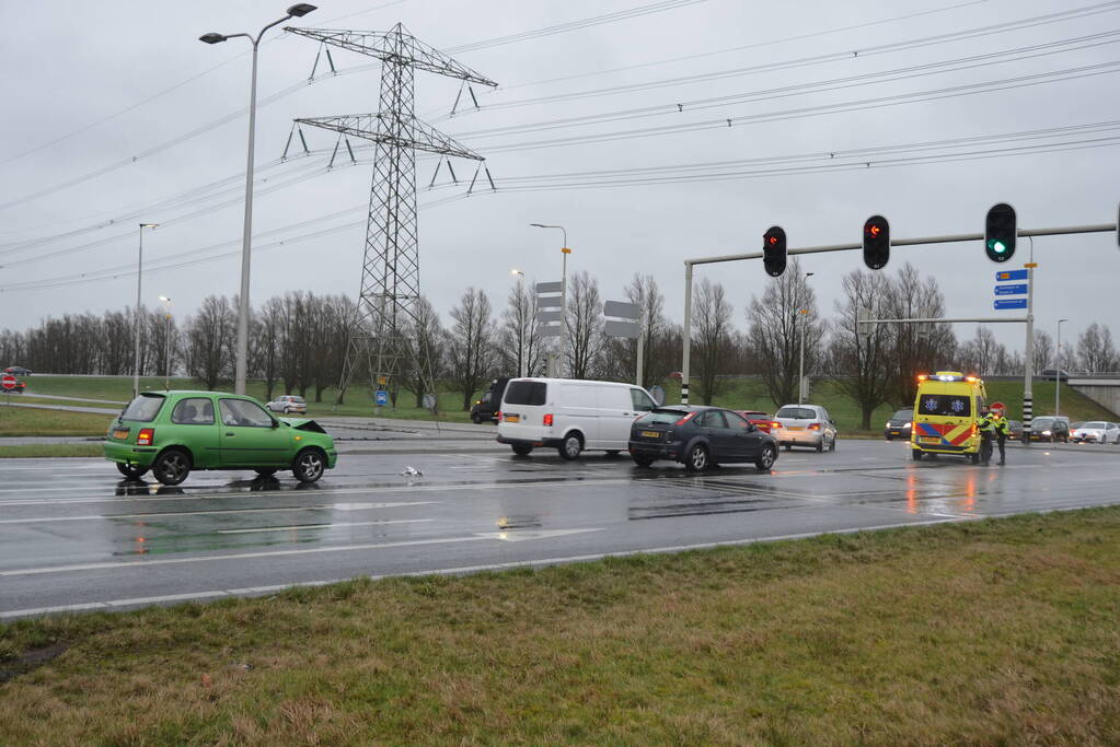 Schade bij kop-staartbotsing voor verkeerslichten
