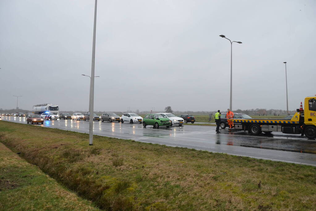 Schade bij kop-staartbotsing voor verkeerslichten