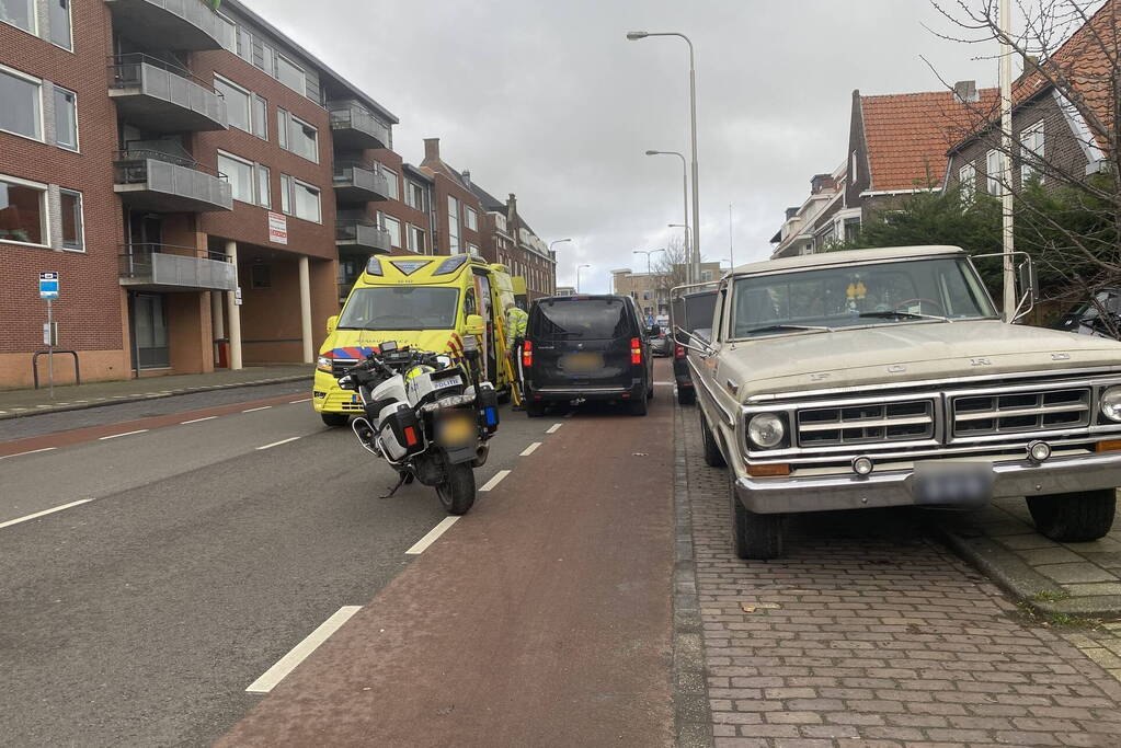 Fietser aangereden door auto