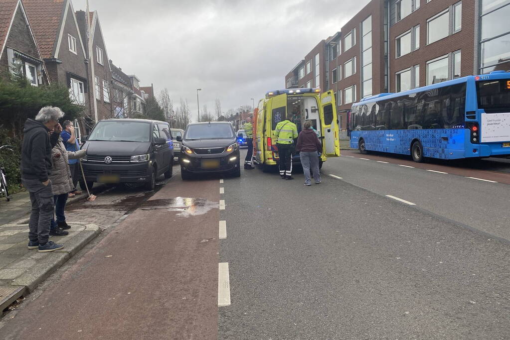 Fietser aangereden door auto