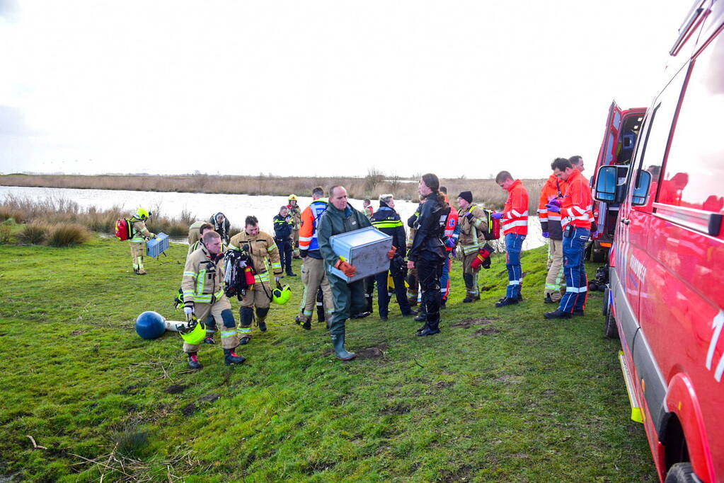 Meerdere personen te water nadat pont omslaat