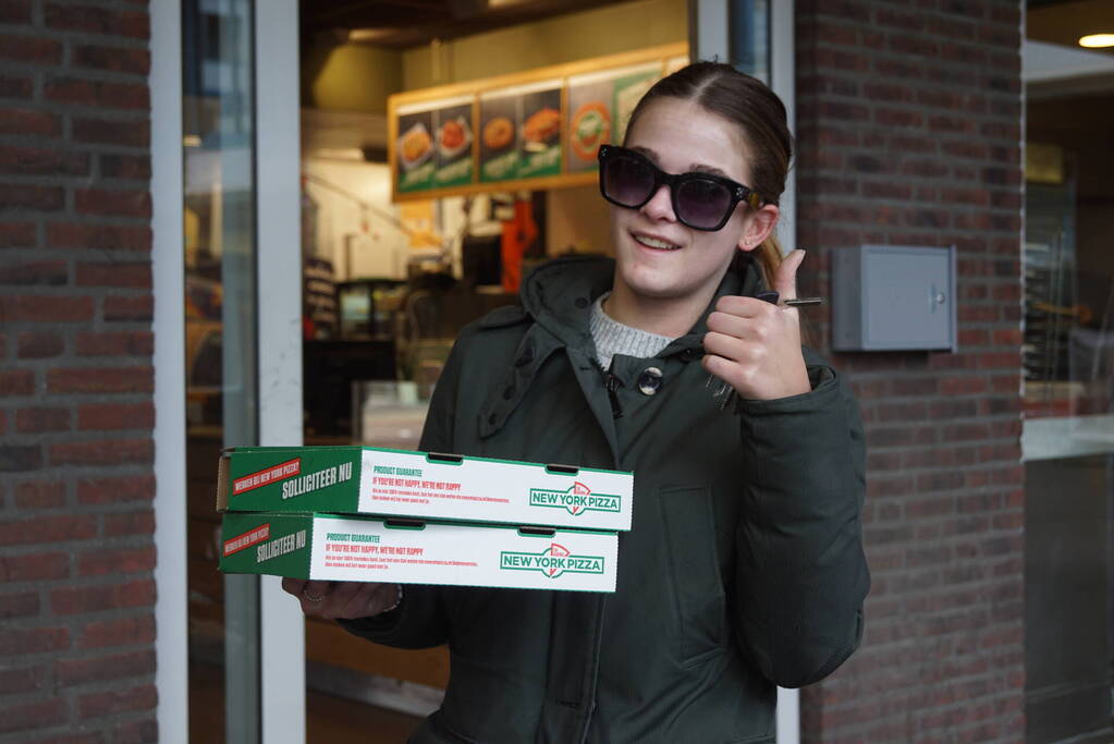 Pizzaria geeft gratis pizza's als wervingscampagne