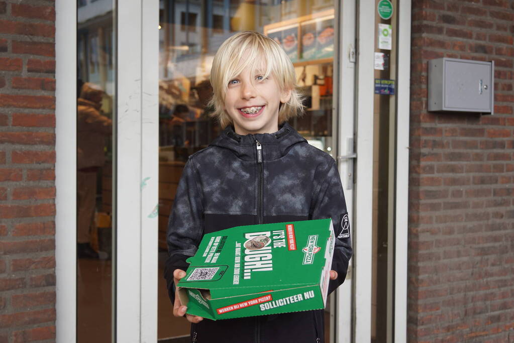 Pizzaria geeft gratis pizza's als wervingscampagne
