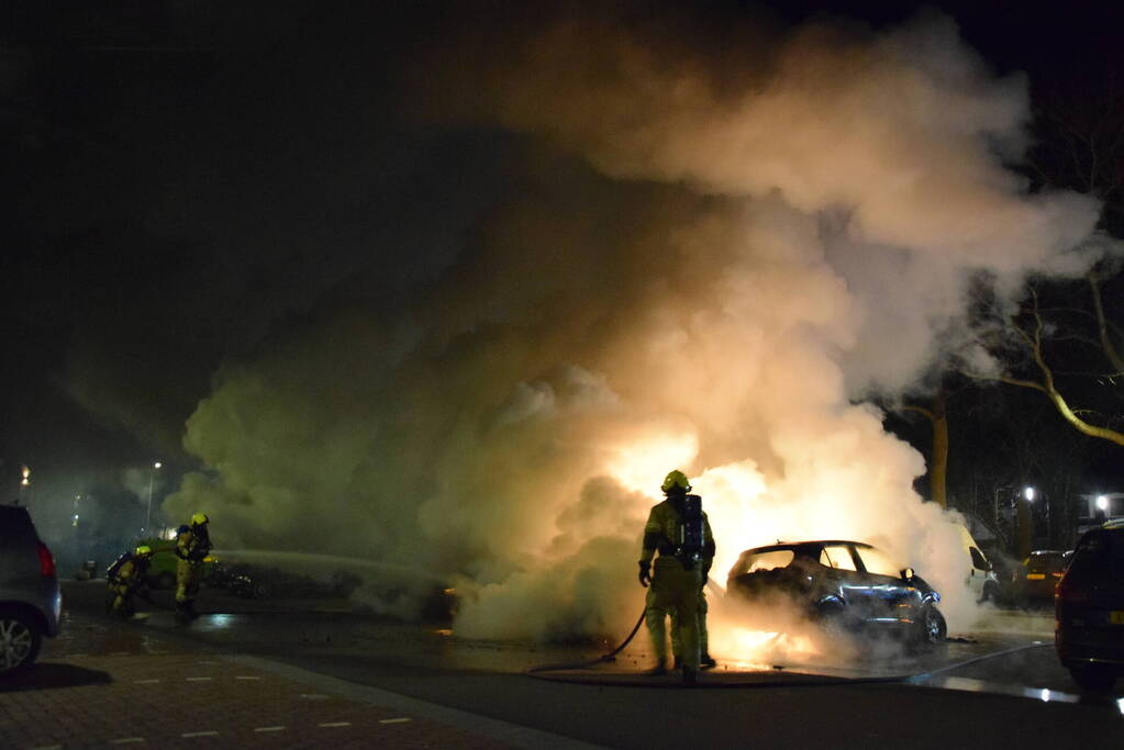 Meerdere voertuigen volledig uitgebrand