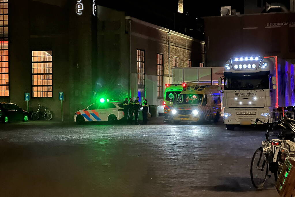 Persoon overleden na val van trap in theater