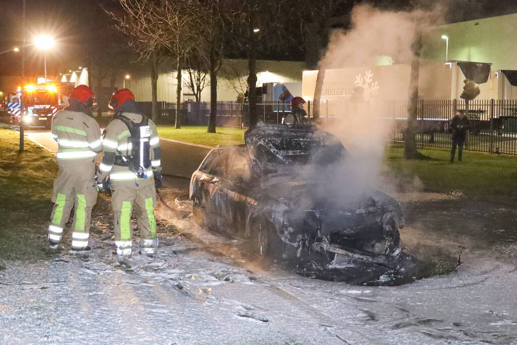Auto verwoest door brand