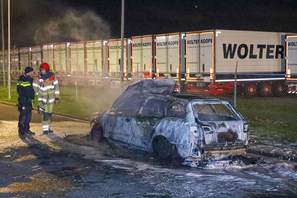 Auto verwoest door brand