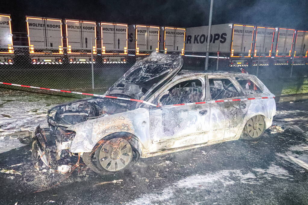 Auto verwoest door brand