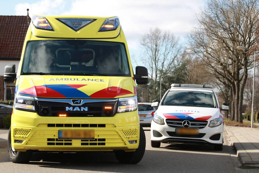 Scooterrijder gewond bij botsing met paal
